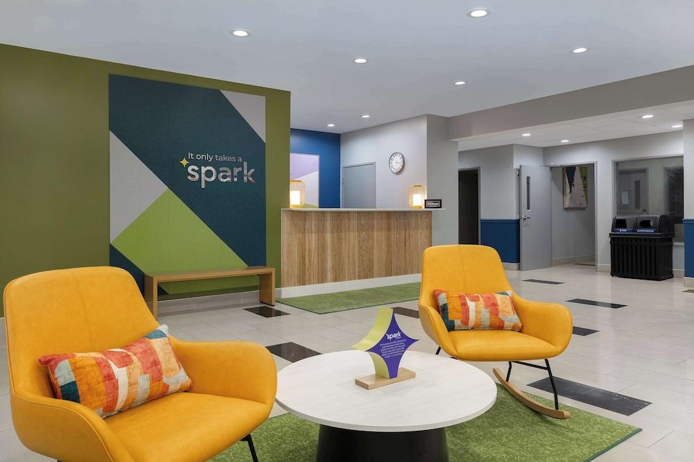 Spark by Hilton Evansville East, IN photo 2