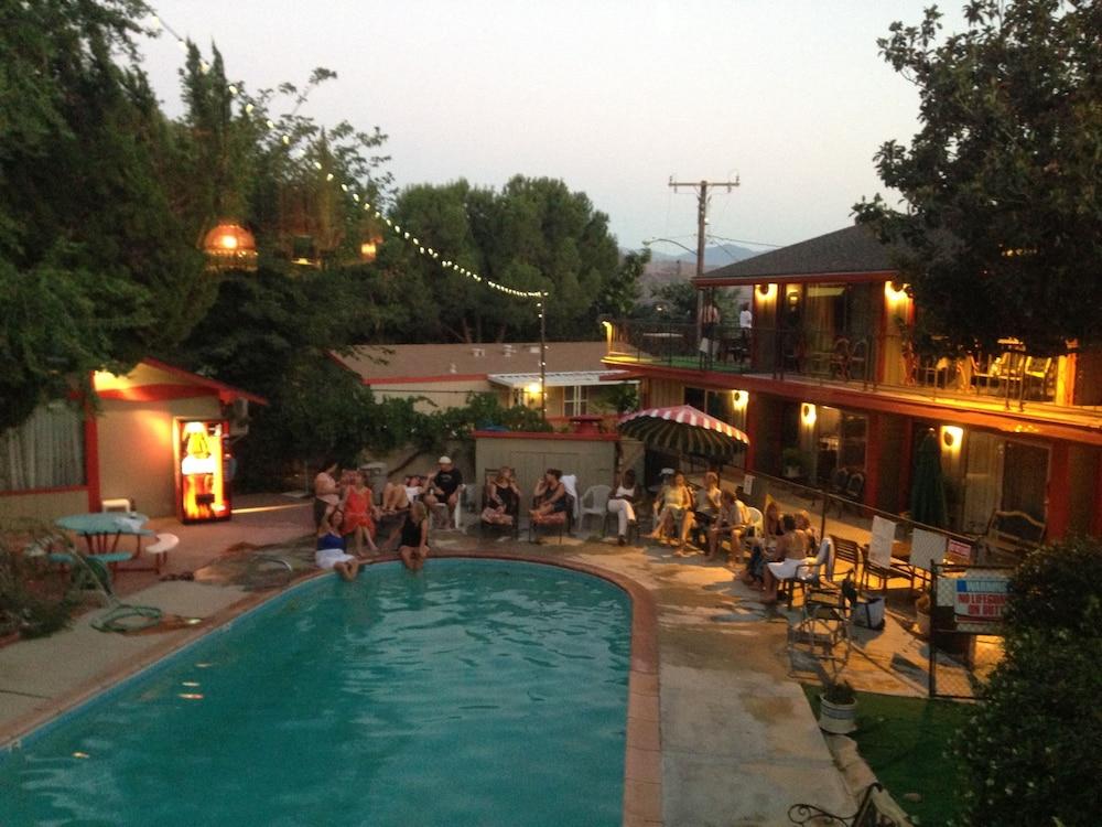 Piazza's Pine Cone Inn photo 20