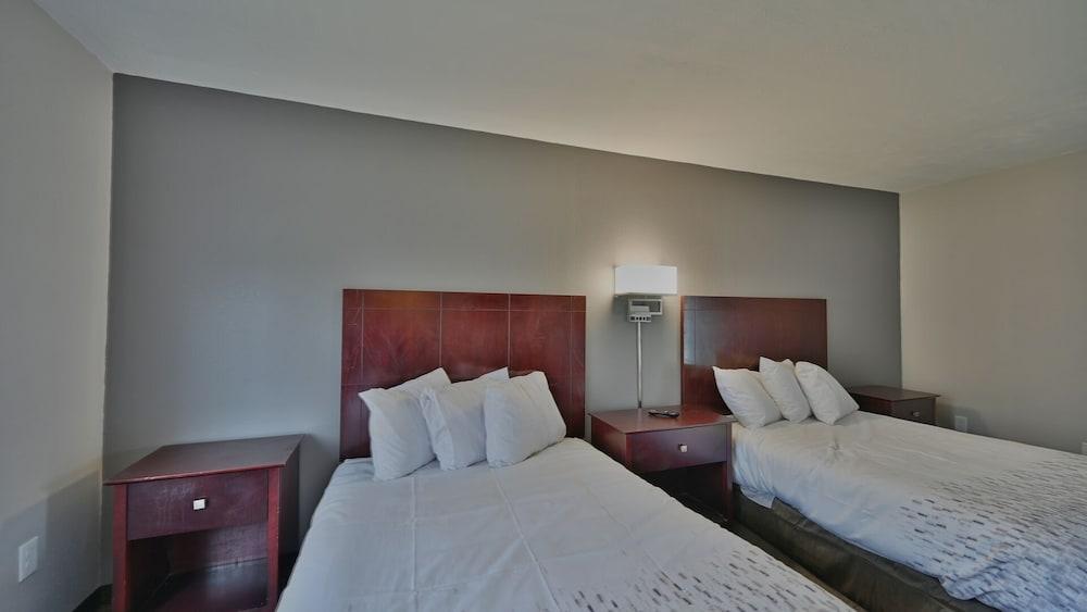 Maplehurst Motel photo 3