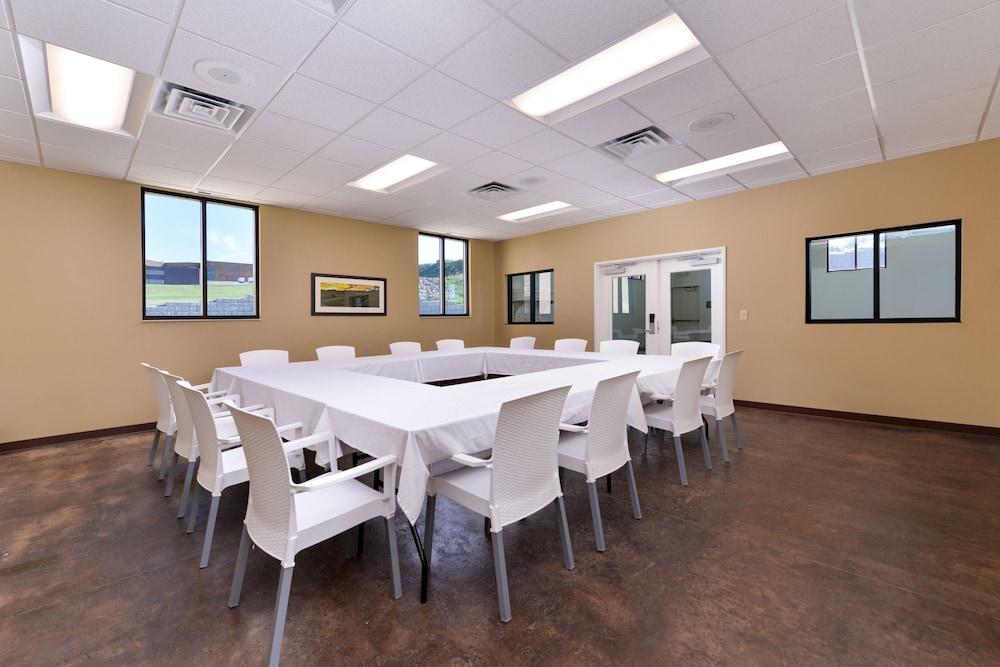 Comfort Inn & Suites Mandan - Bismarck photo 32