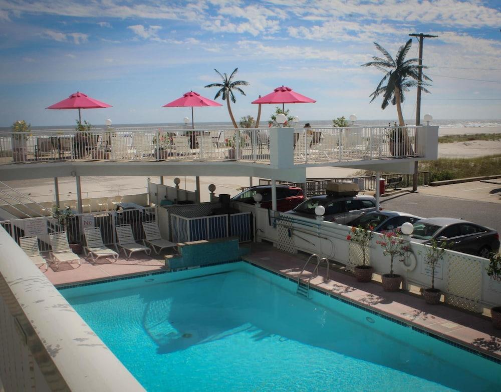 Paradise Oceanfront Resort photo 13