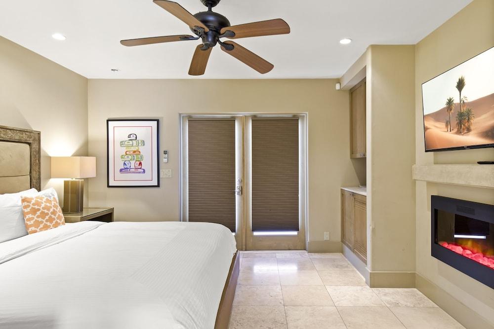 Poolside Fun King Suite photo 18