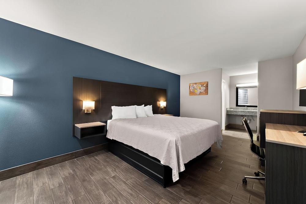 Econo Lodge Inn & Suites Laredo - Nuevo Laredo photo 5