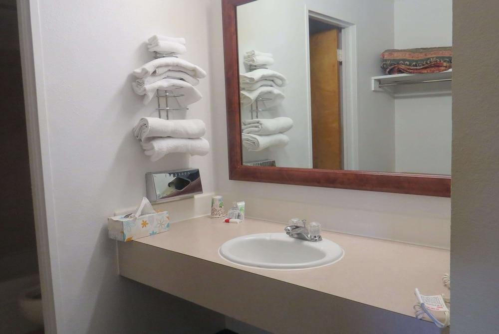 Travelodge by Wyndham Stratton photo 11