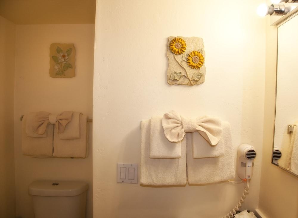 Beachcomber Inn photo 54