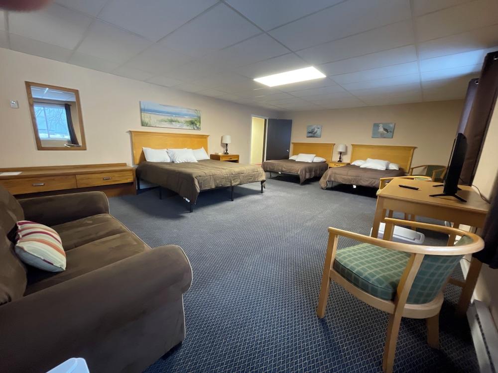 Fletchys Pictured Rocks Resort photo 7