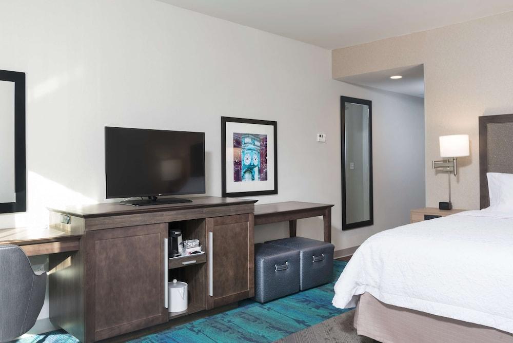 Hampton Inn & Suites Chicago Schaumburg photo 27