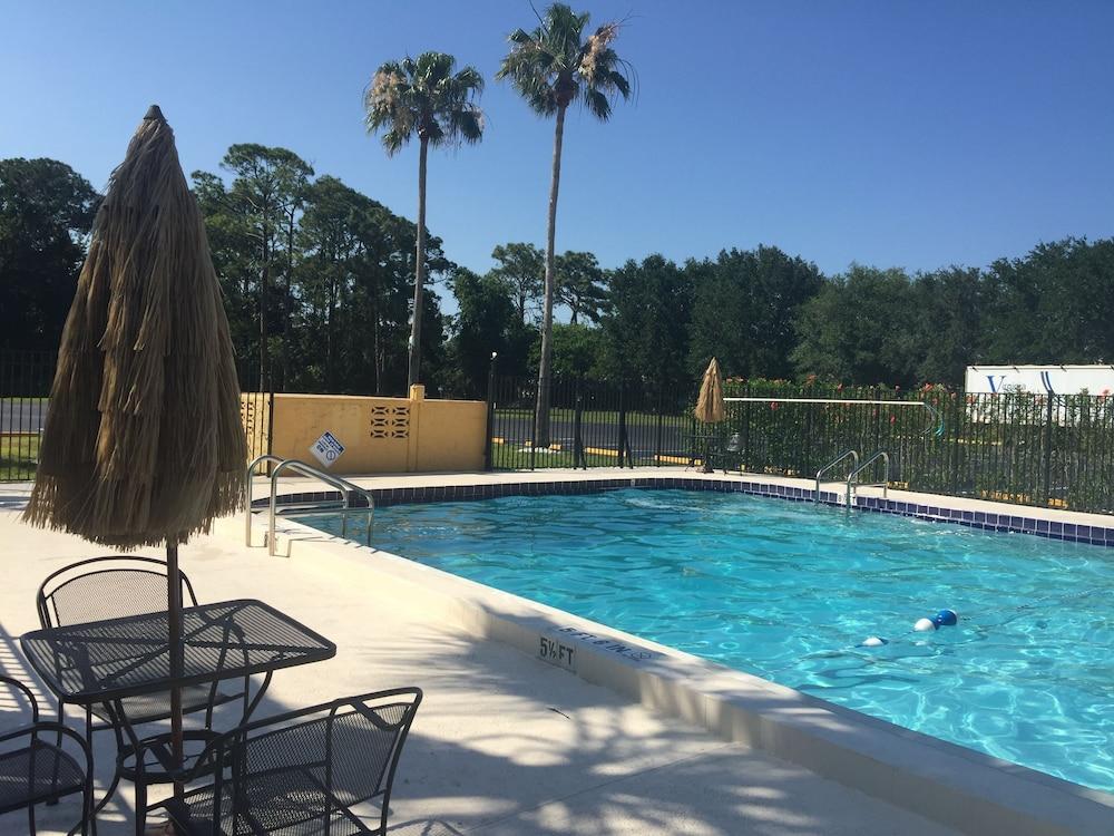 Econo Lodge Ormond Beach North - Daytona photo 17