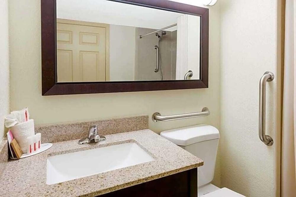 Americas Best Value Inn & Suites Phenix City photo 15