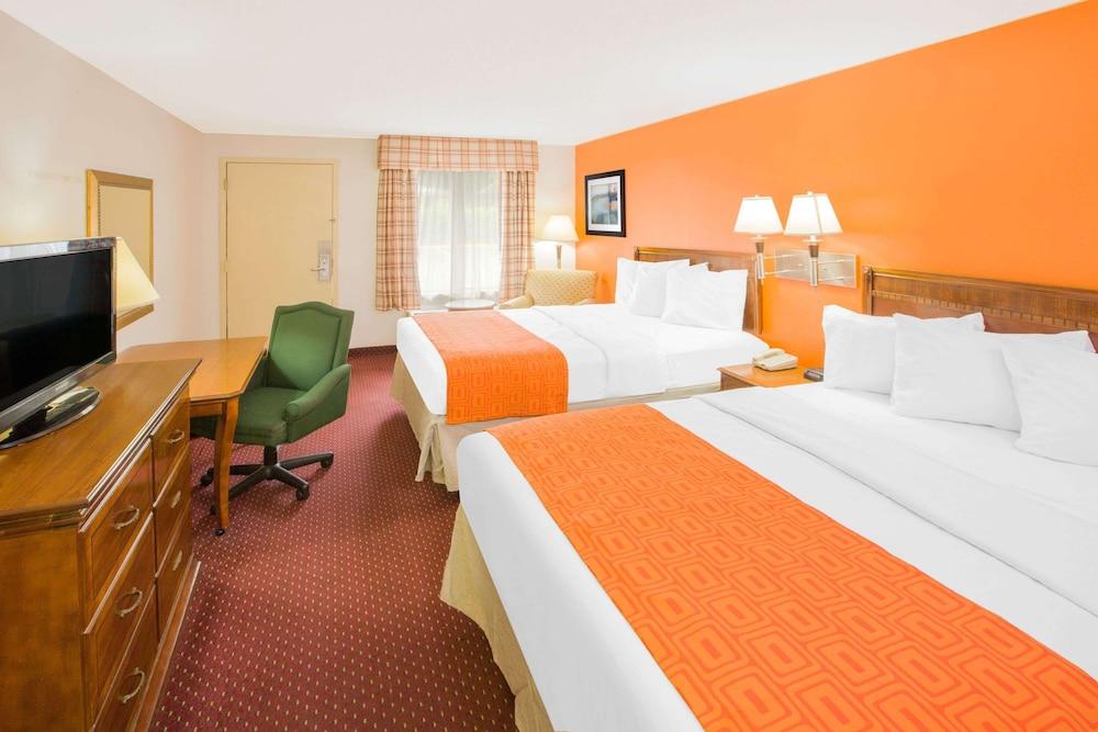 Howard Johnson by Wyndham Dothan photo 8