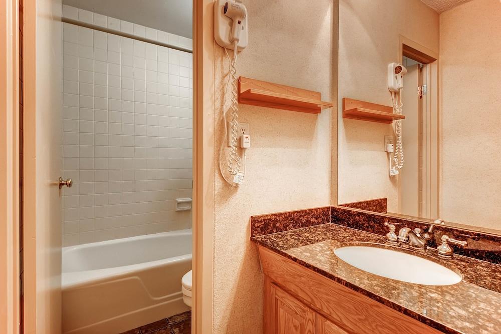 Mountain Chalet Snowmass photo 33