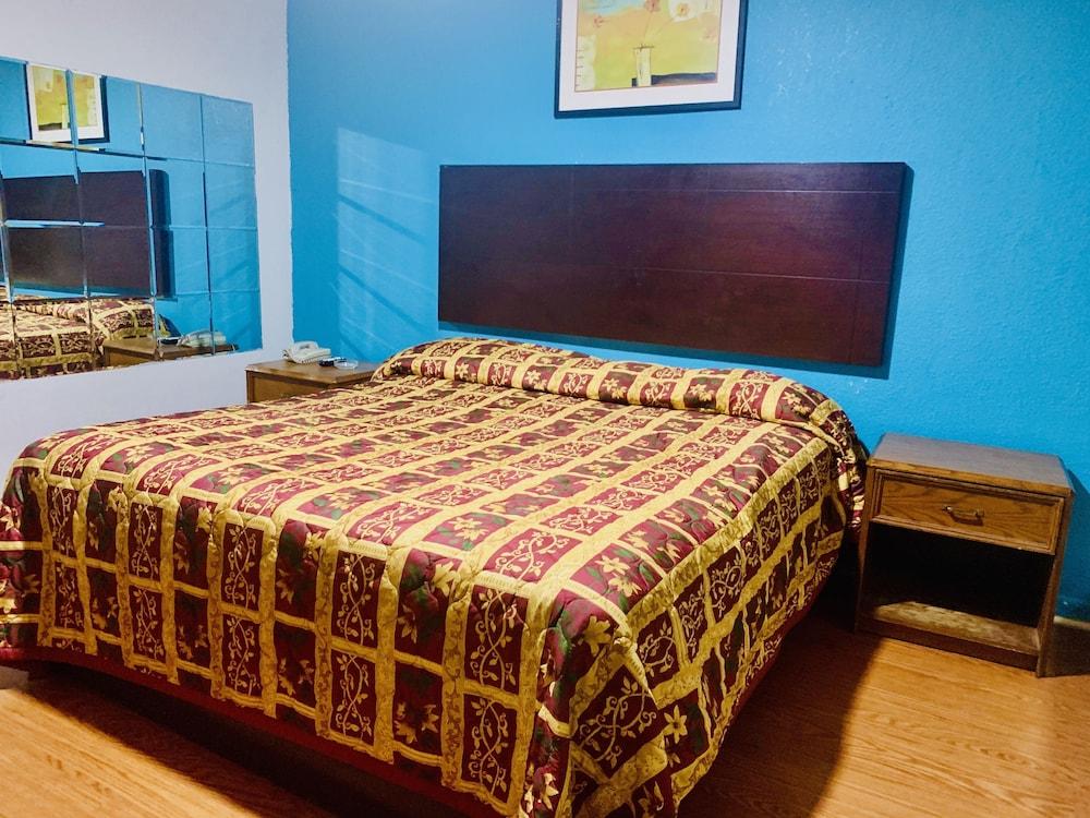 Embassy motel photo 16