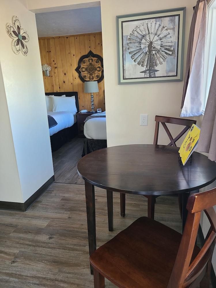 Lamplighter Cabins & Suites photo 45