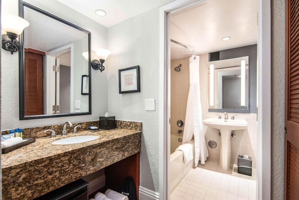 Miami Lakes Hotel photo 41