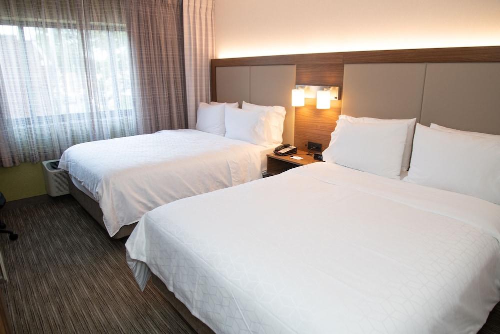 Holiday Inn Express Laguardia Airport, an IHG Hotel photo 8