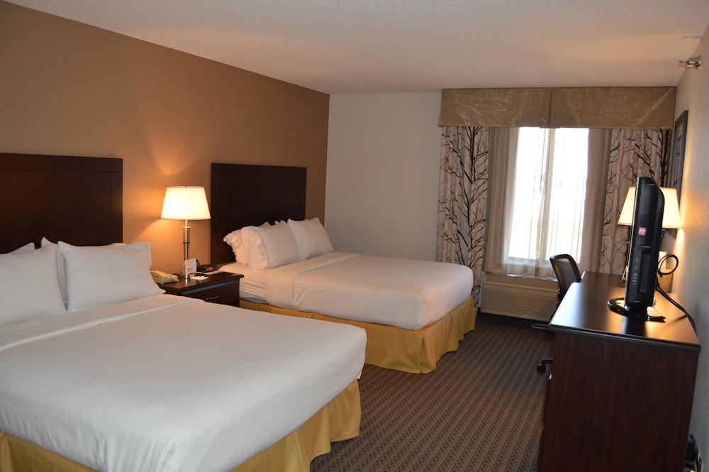 Holiday Inn Express & Suites Winner by IHG photo 2