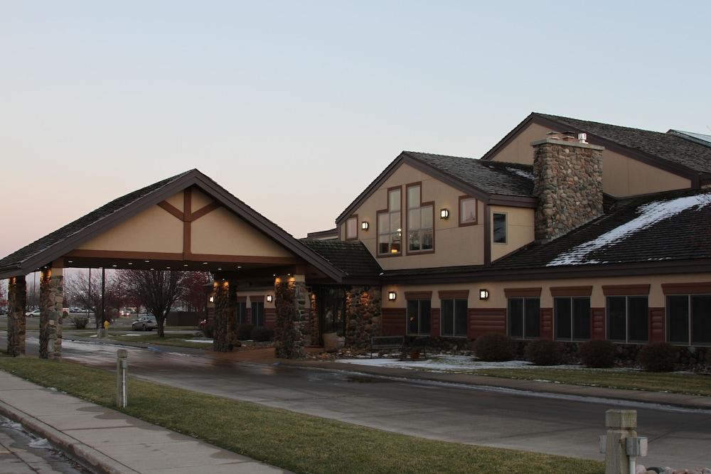 C'mon Inn Hotel & Suites photo 38