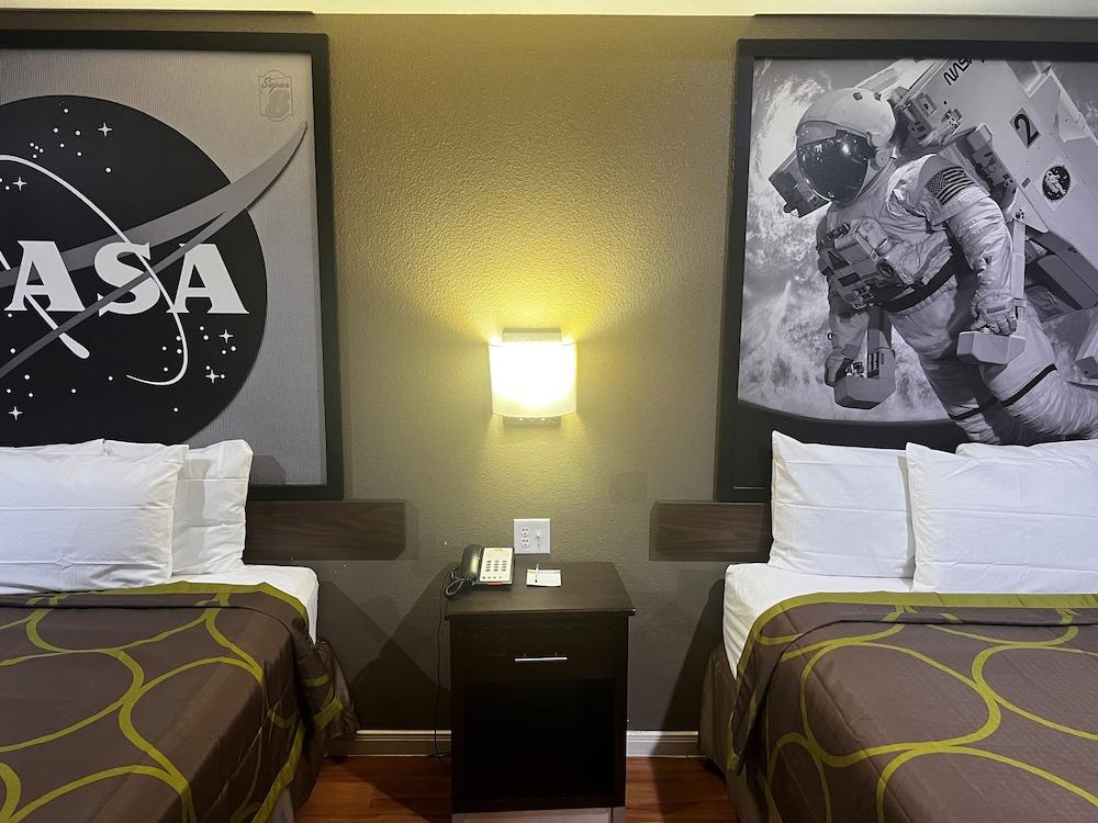 Super 8 by Wyndham Houston Northwest Cypress photo 15