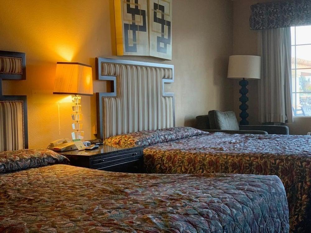 Calipatria Inn And Suites photo 8