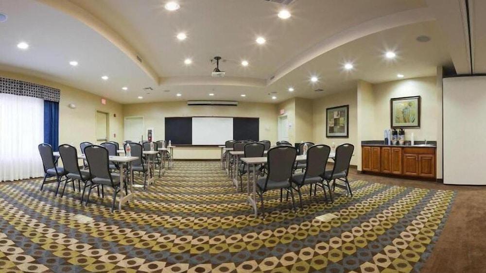 Holiday Inn Express Inn & Suites Searcy by IHG photo 58
