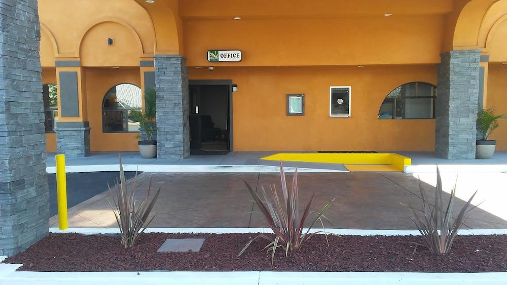 Quality Inn Redding near I-5 photo 31