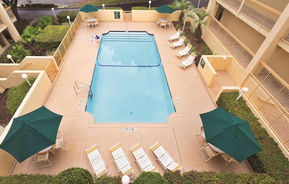 Days Inn by Wyndham Gainesville University I-75 photo 22