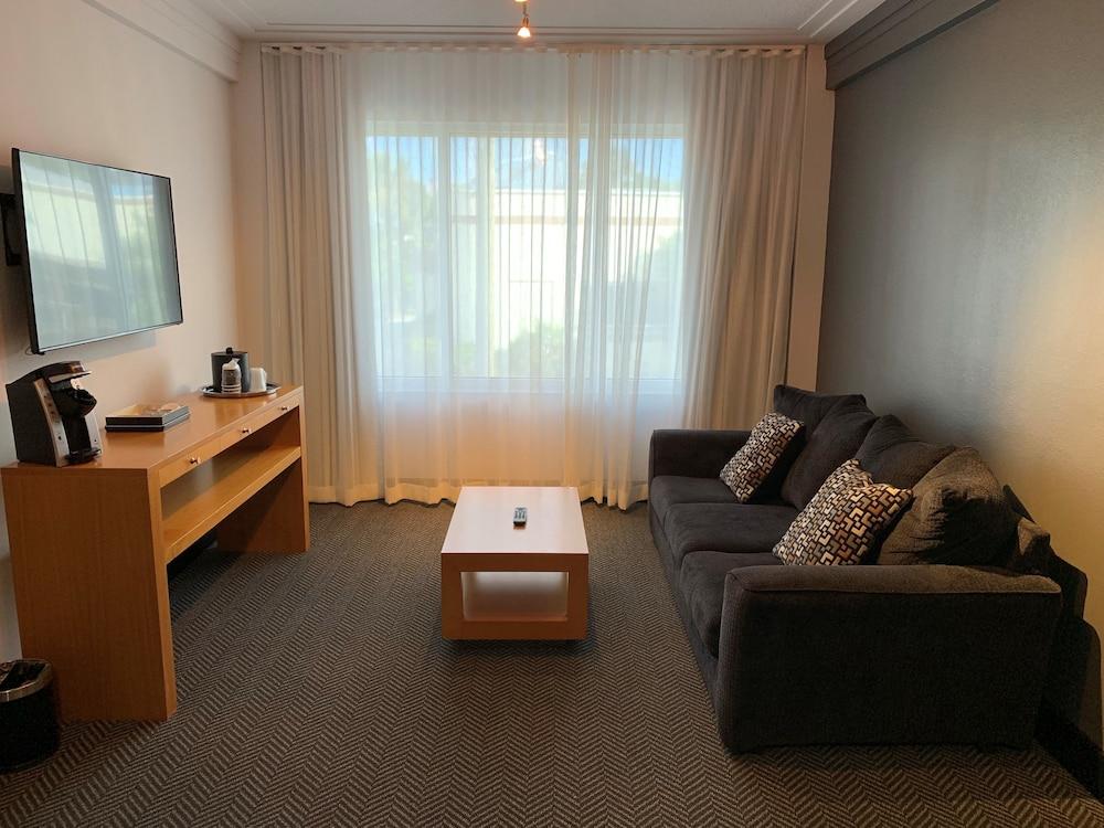 Streamline Hotel photo 28