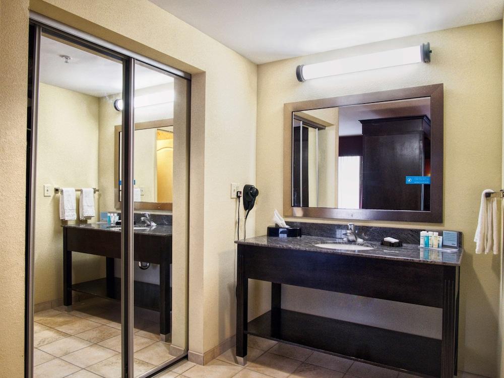 Hampton Inn & Suites Elk City photo 13