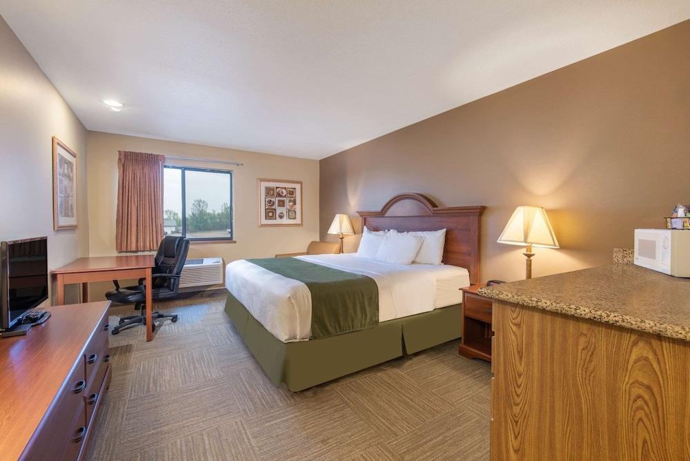 Days Inn by Wyndham Mitchell SD photo 13