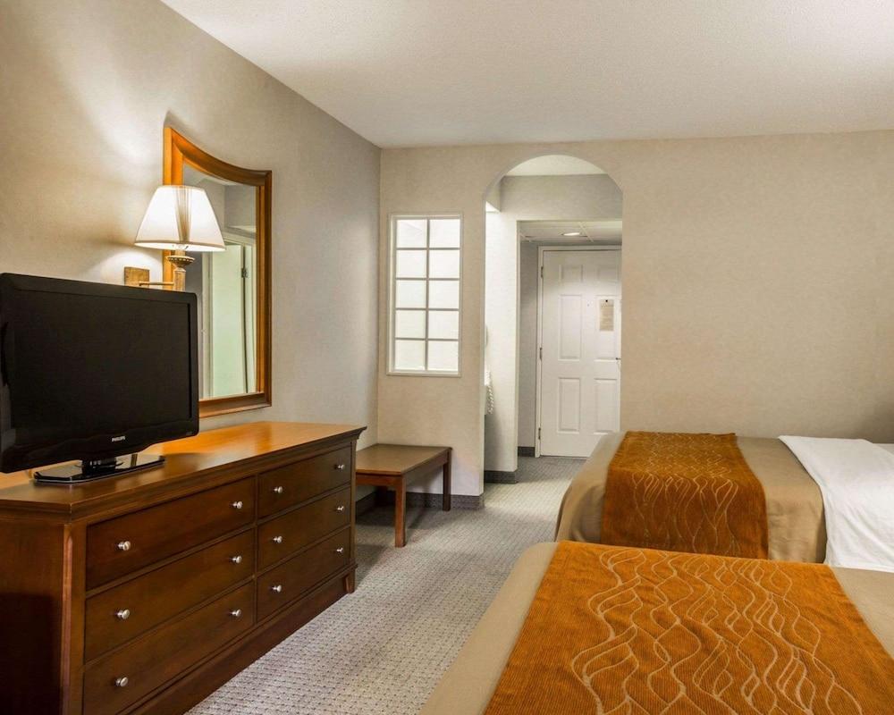 Rodeway Inn & Suites Cherokee On the River photo 8