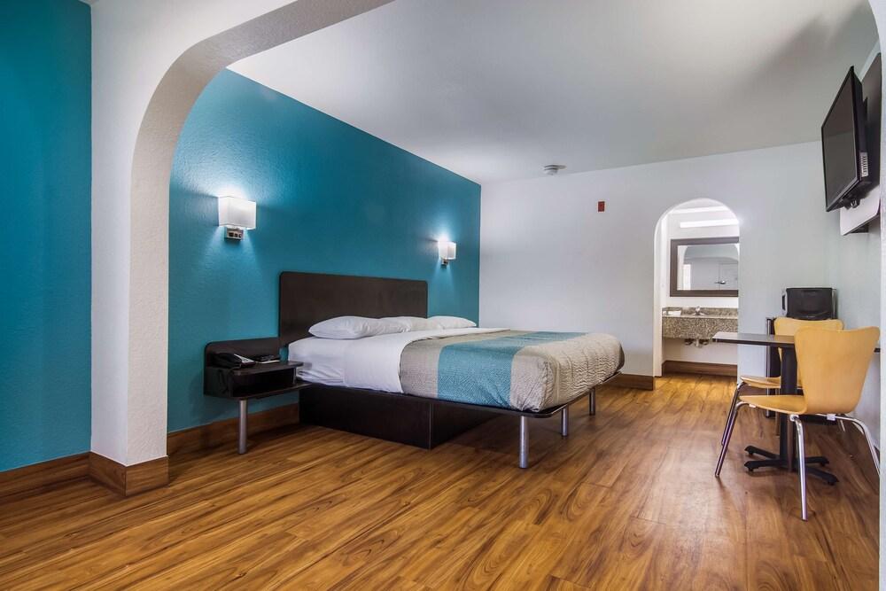 Motel 6 Pensacola, FL - NAS photo 16