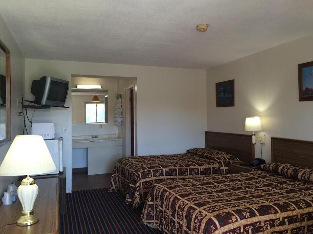 Portlodge Motel photo 11