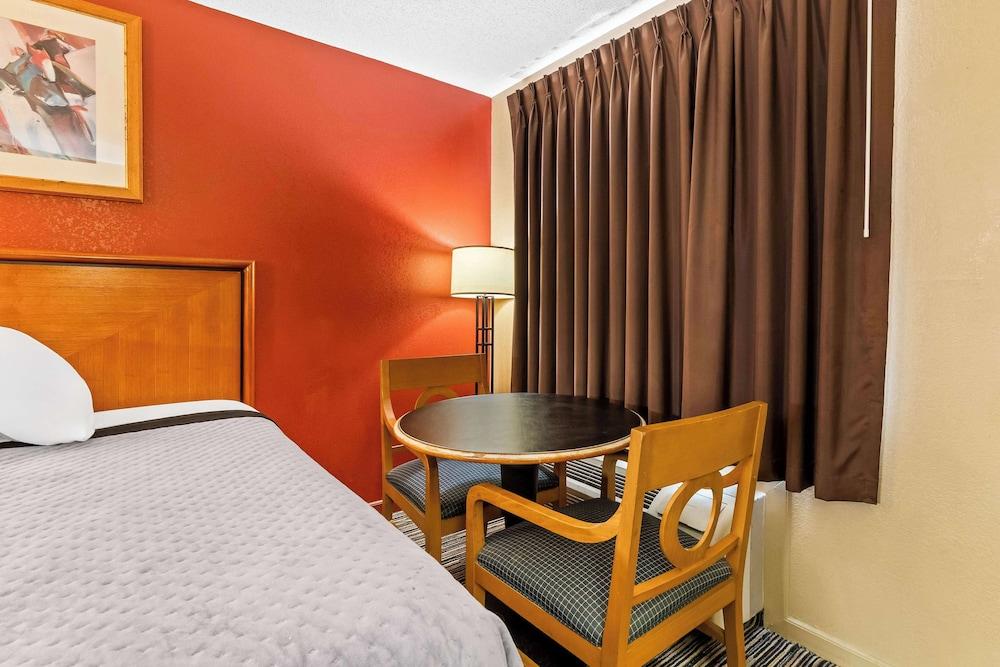 Americas Best Value Inn Athens, TN photo 10