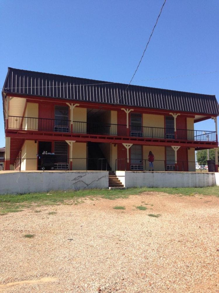 Sportsman Inn and Suites photo 8