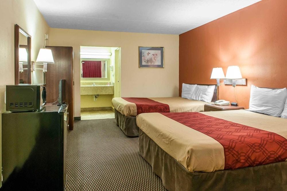 Econo Lodge Seymour photo 16