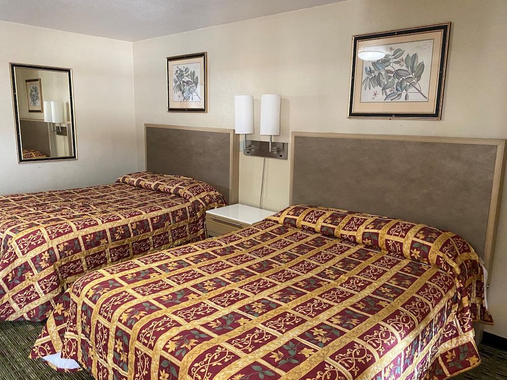 PACIFIC EXPRESS INN photo 11