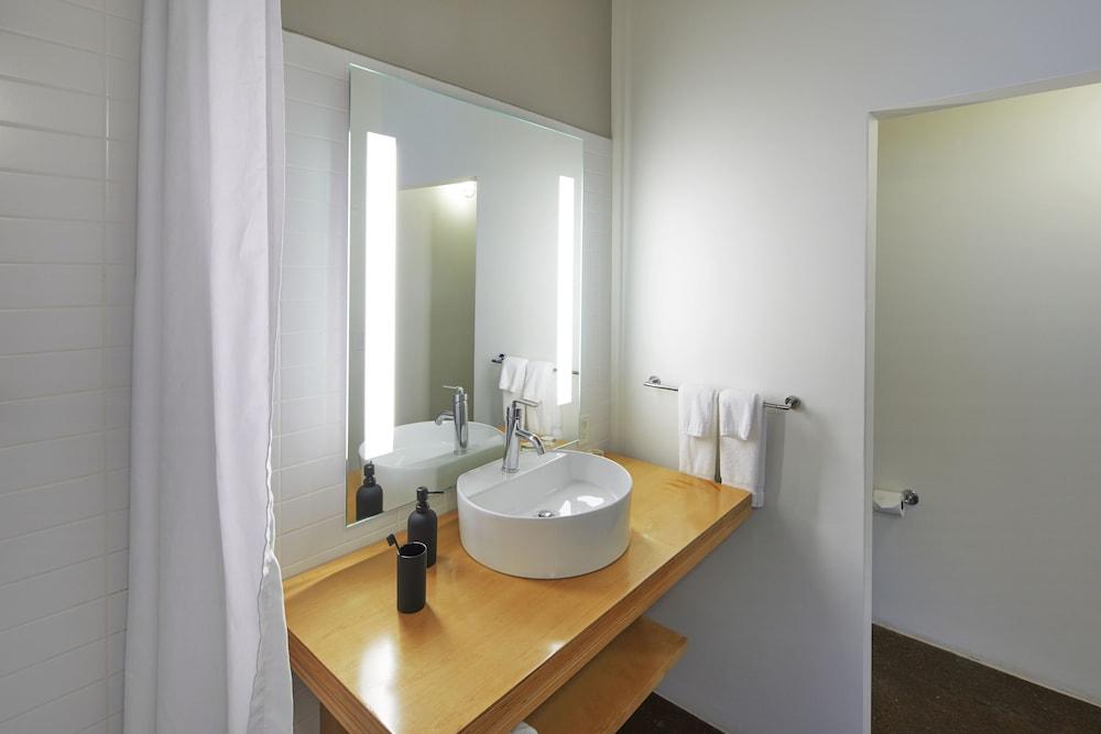 Canvas Hotel Dallas photo 29
