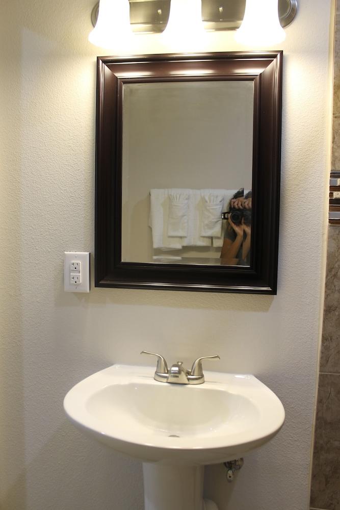 Harbour Inn photo 10