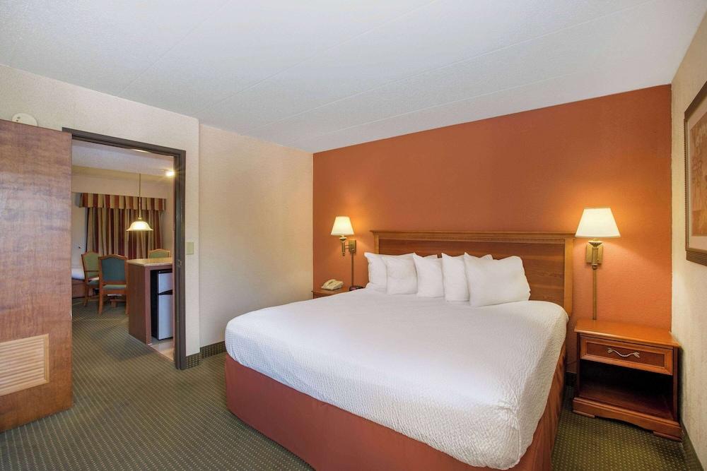 AmericInn by Wyndham Omaha photo 36