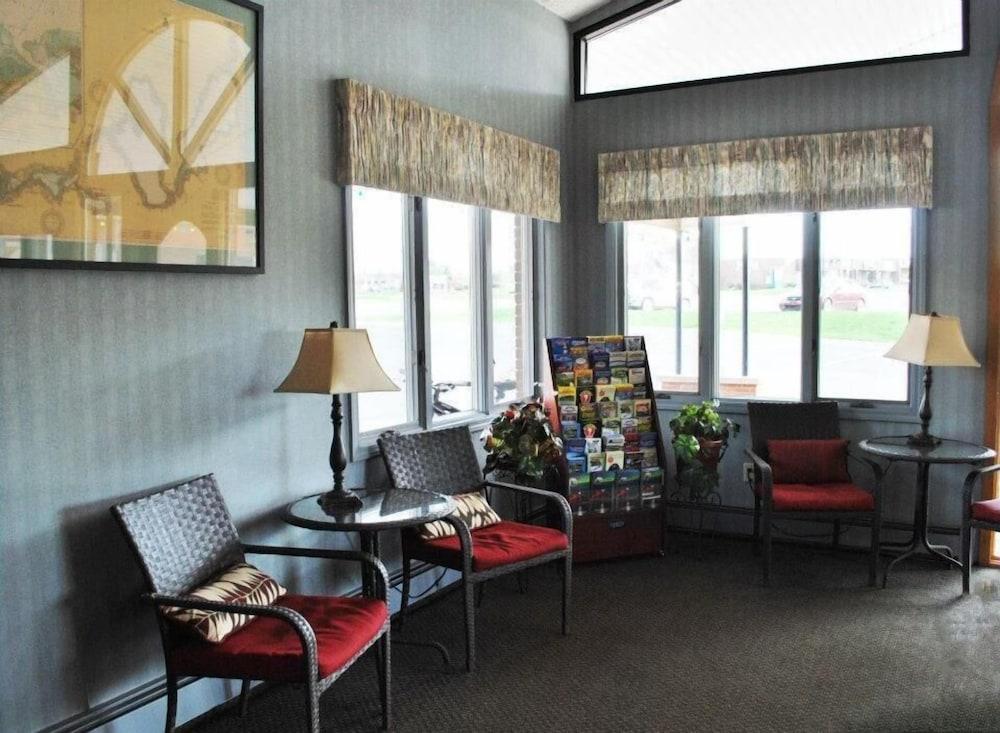 Fleetwood Inn & Suites photo 24
