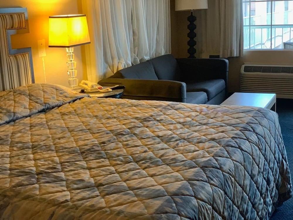 Calipatria Inn And Suites photo 10