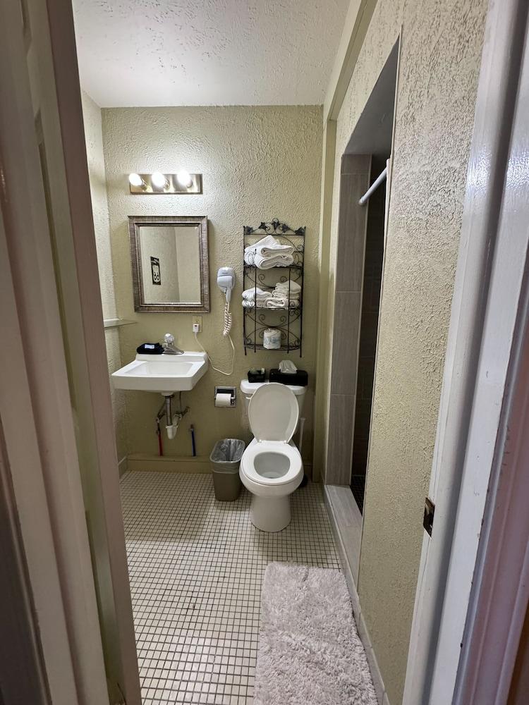 Carlton Marion Inn photo 20