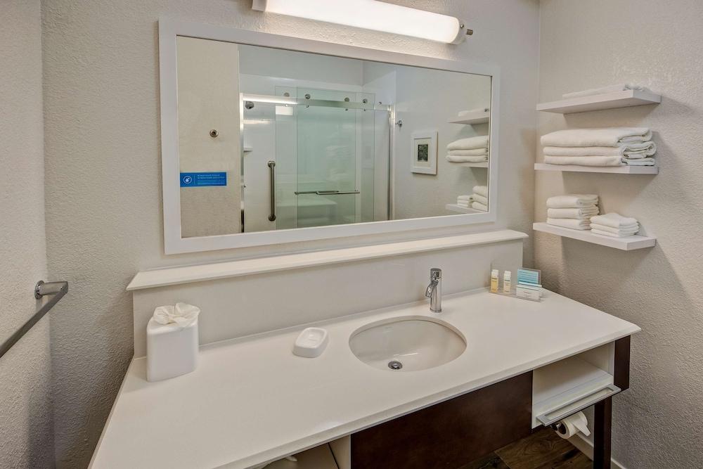 Hampton Inn Savannah-I-95-North photo 11
