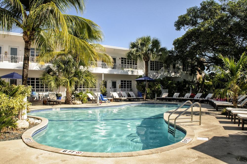 Tradewinds Apartment Hotel photo 24