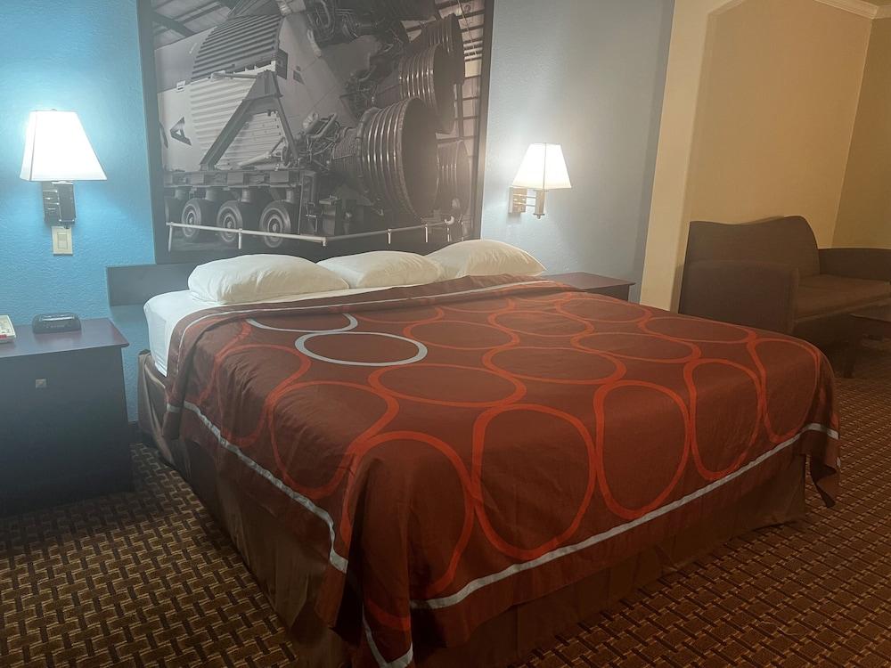 Super 8 by Wyndham IAH West/Greenspoint photo 8