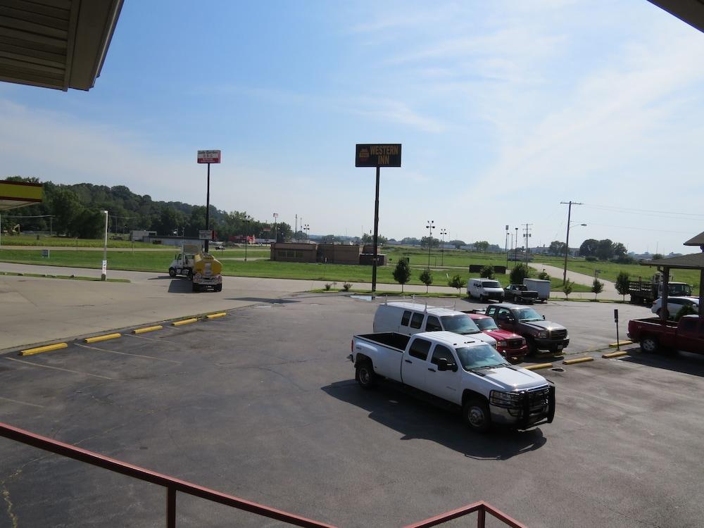 First Western Inn Caseyville photo 3