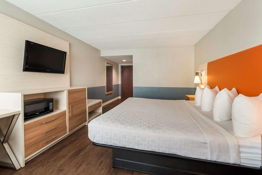 Baymont by Wyndham Westampton photo 9