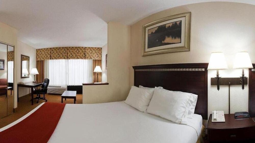 Lexington Inn and Suites photo 3