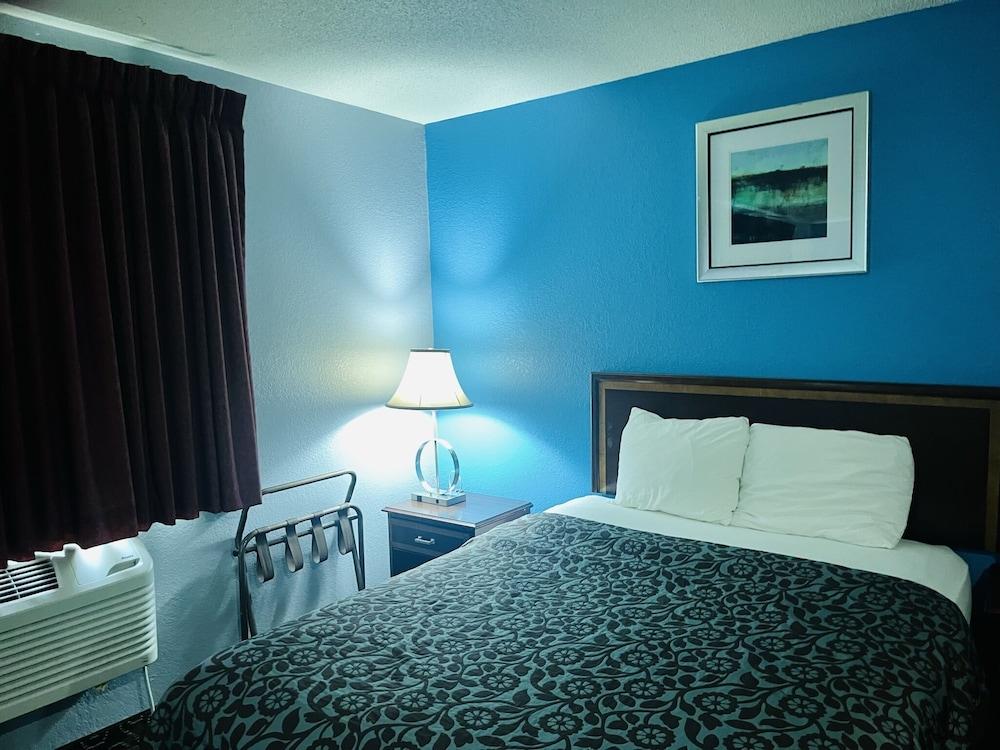 Rodeway Inn Whitehall photo 33