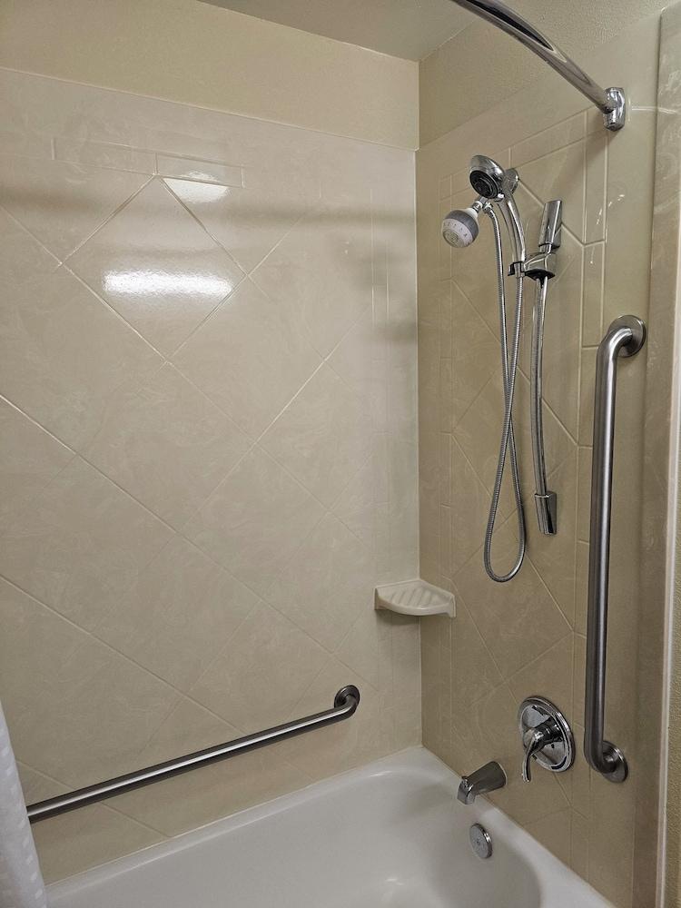 Express Inn Leesville Ft Johnson, SureStay Collection by BW photo 24